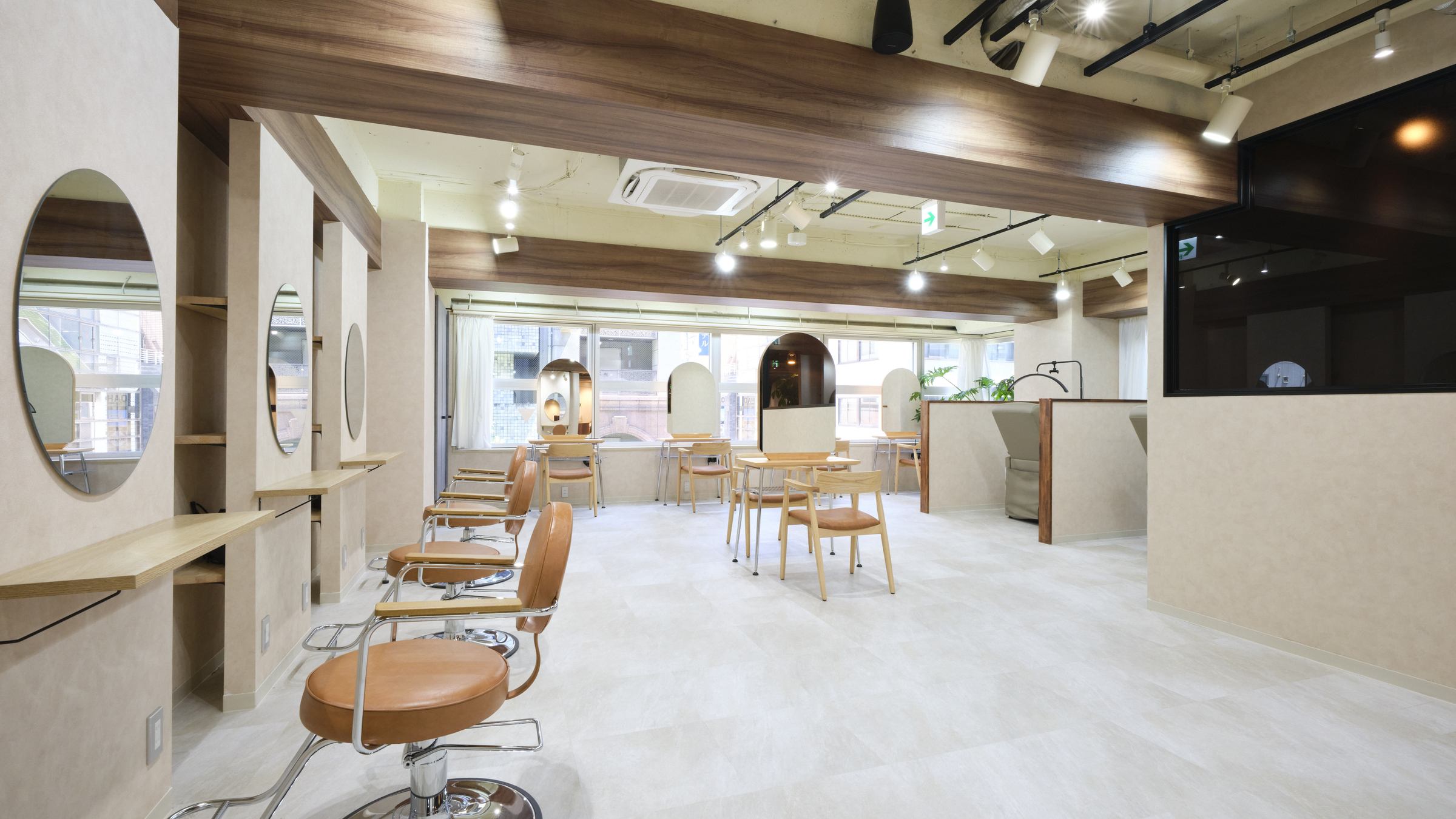 NAMI ginza の店内（銀座七丁目）